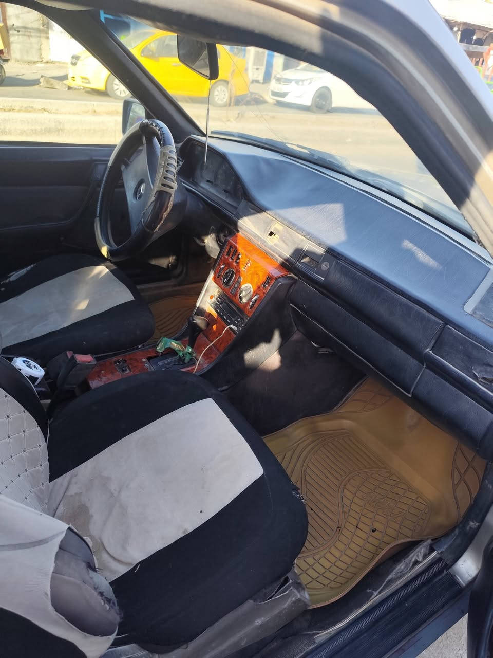 مارسدس للبيع السياره خير من الله گير ومحرك بطه حدادية خير من الله السياره باسمي رقم بغداد  انكليزي انطيك  تحويل ثاني يوم 
مكان السياره الحله محاويل ***********
