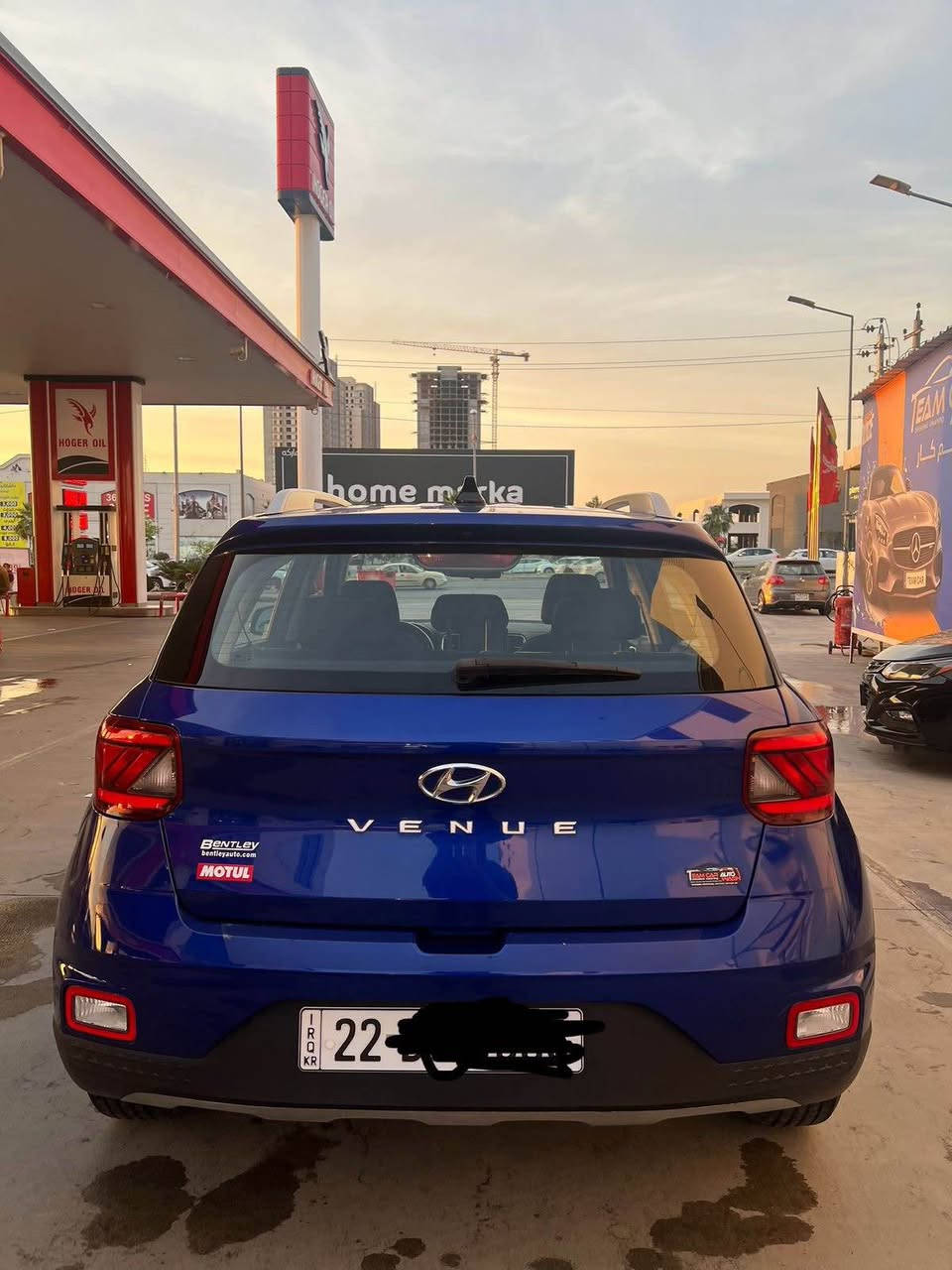 هيونداي فينو 
Hyundai venue 
موديل 2021 
السيارة ماشية 110 الف كيلو 
مواصفات SEL 
رادار امامي 
كاميرا خلفية 
رادارات جانبية 
تحديد مسار 
تثبيت سرعة 
اربع انظمة قيادة 
Snow,sport,normal 
شاشة نظام carplay
محرك 4 سلندر 1.6 
السيارة 
ضررها قطعتين باب سايق وجاملغ 
الايرباكات دشبول ستيرن شرط 
بس صفحة السايق طاكة وراجعة سستم السيارة جاهزة مناقصها شي محرك كير بشرط السيارة نظيقة وجاهزة 
خابر وتدلل 
تواصل واتساب *********** Mirzapur Sub-District, UP
