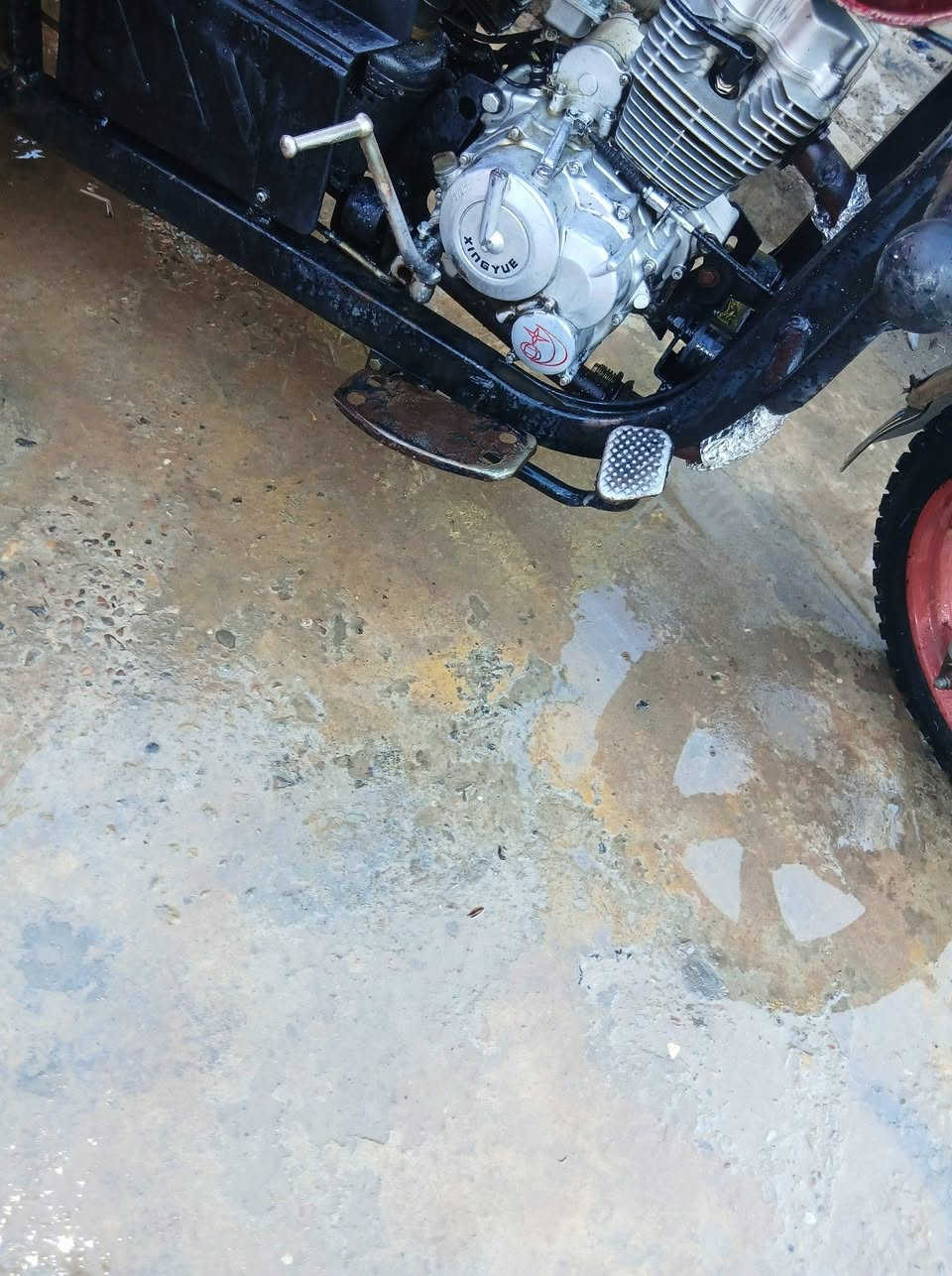 سلامو عليكم ورحمة الله وبركاته ستوته ام طير مديل ١٨ محرك ممفتوح ستوته خير من الله محرك جديد ستوته صوليه ومسجله بل مرور عدي كتاب فقدان بل وراق مالتها سعرها ٧٥٠ وبيها مجال مكان  بعقوبه لمفرك غير متواجد عل انت شراي يتصل وبل خدمه ***********
