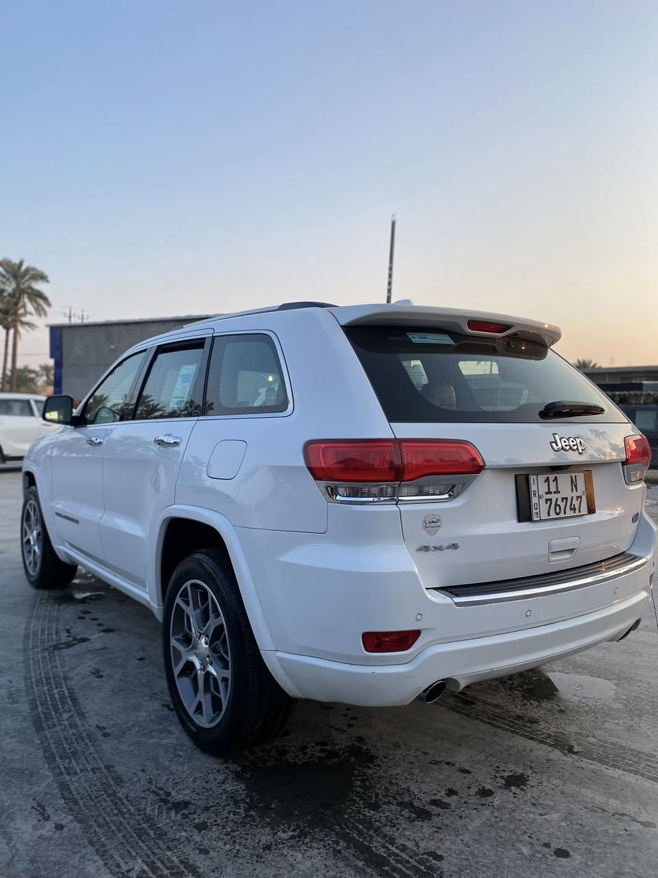 السلام عليكم 
جيب شيروكي اوفر لاند 2020
خليجي ماشيه 50 
امبدل بنيد فقط اثر رصعات سونار موجود 
حداديه تخم تاير جديد
فول مواصفات جكات 
مكينه كير شركه كفاله 
سياره جاهزه مناقصه شي رقم بغداد تحويل ثاني يوم 
سعر 350$
رقم ***********
***********
