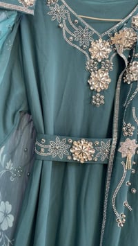 فساتين • مستعملة ساعة • تواصل خاص