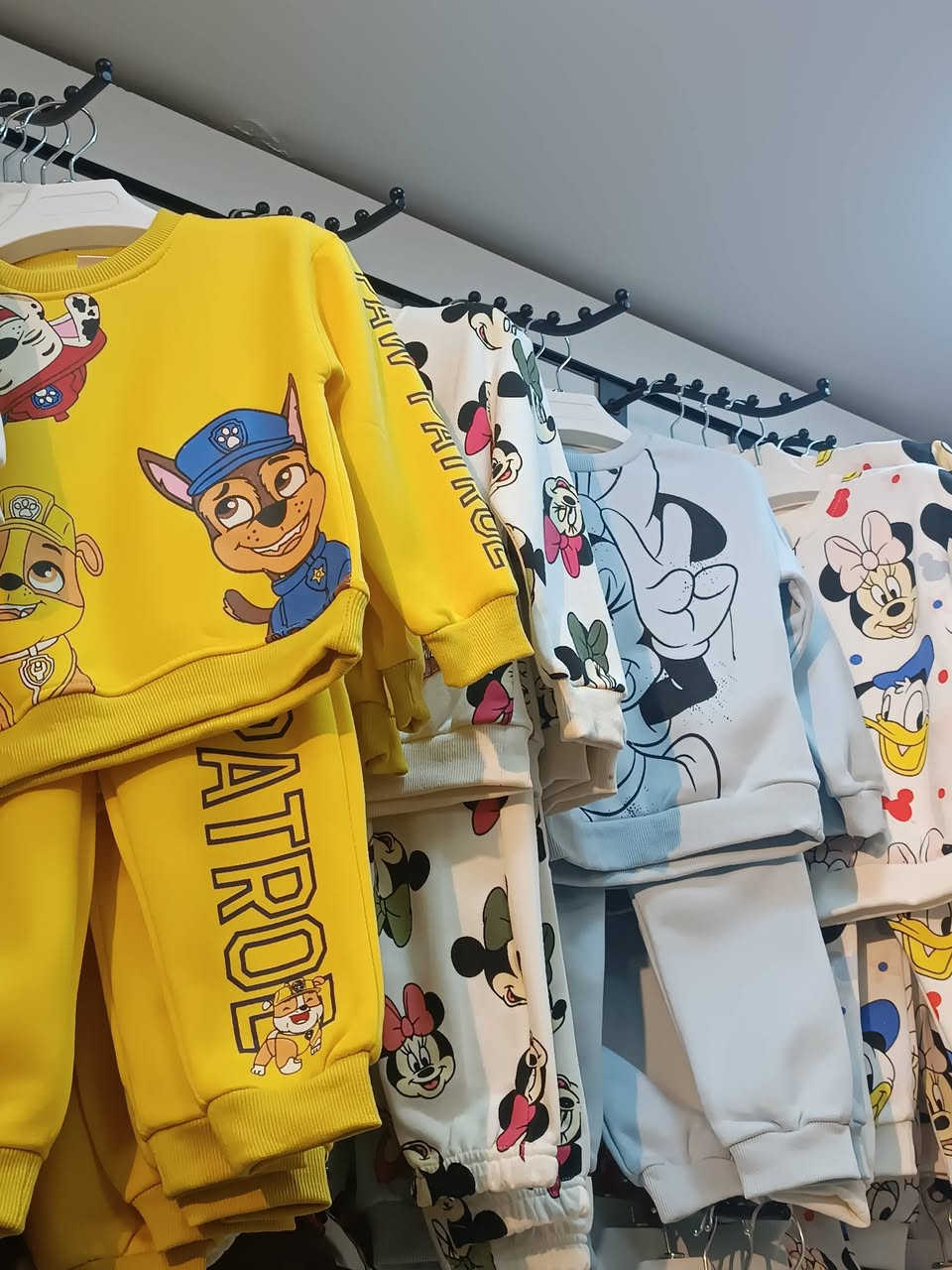 نزیکی 90 دانەم لەم قاتانە ماوە فول کوالیتی دانەی 10 هەزار افروشم ***********
