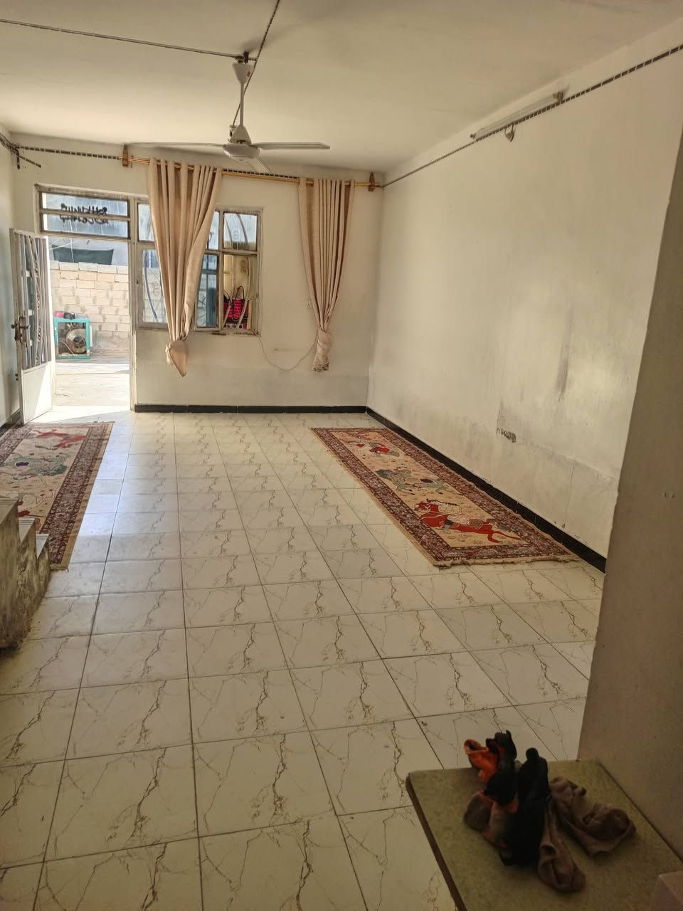 للبيع مساحه 300متر ع طريق السنيه خلف معمل اصباغ كيان ***********
