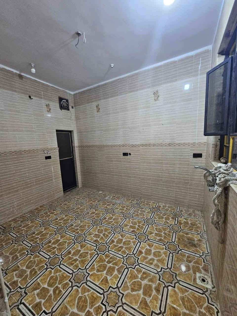 � الوثيق للاستثمار العقاري 🏡
✨ فرصة مميزة للبيع في الجربوعية الثالثة ✨

📍 الموقع: الجربوعية الثالثة
📐 المساحة: 200 متر مربع
🏠 نوع البناء: طابق واحد
🛏️ يتكون من: غرفتين نوم + صالة + استقبال
🚿 الخدمات: حمامات داخلية وخارجية
🏗️ سنة البناء: 2023
🔨 الحالة: مرمم حديثاً وجاهز للسكن

💰 السعر: 130 مليون دينار عراقي
🤝 مع وجود مجال للتفاوض

📞 للاستفسار والمعاينة:
***********

⭐ الوثيق للاستثمار العقاري
ثقتكم أساس نجاحنا ⭐️

