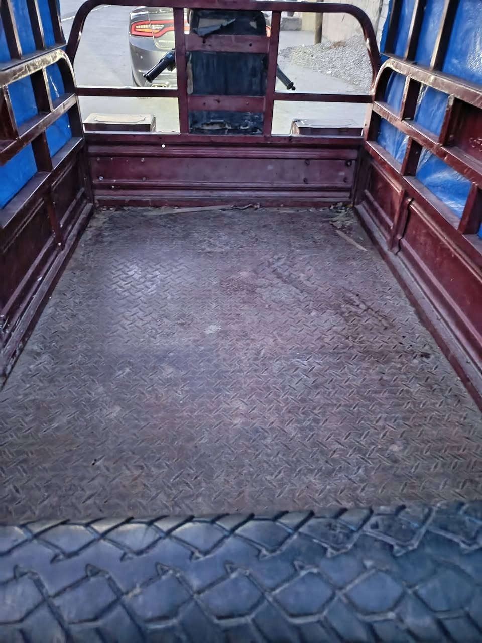 السلام عليكم... ستوتة موديل 2017 مابيها عيب شرط الركبه ابليته وعقد سعر 900 وبيها  
***********
*********** مكاني كركوك
