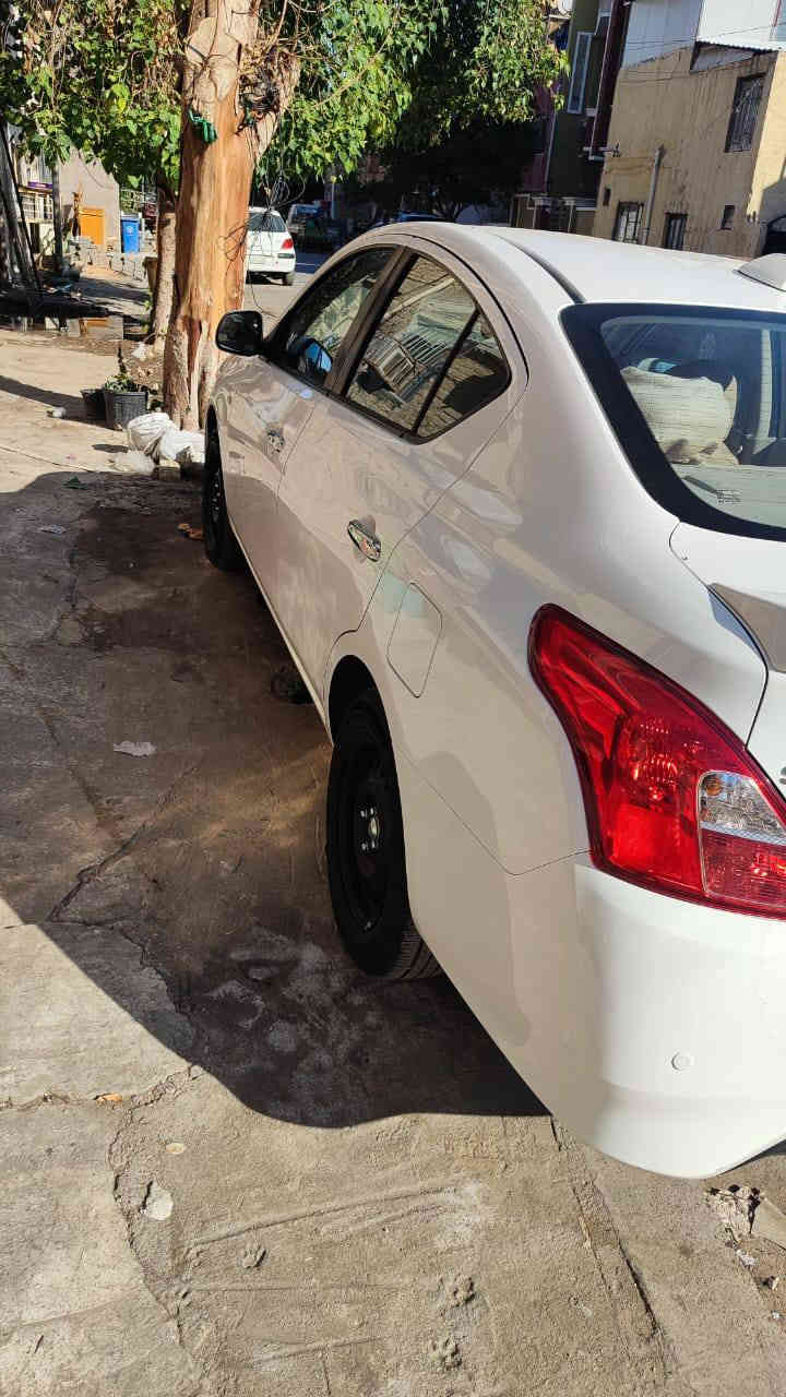 السلام عليكم للبيع نيسان سني هندي موديل 2024 ماشيه 18 ألف كيلو مكفوله كفاله عامه من الصبغ والبارد والشخوط بيه ضمان 5 سنوات من الشركه السعر 130 وبيه مجال مكاني بغداد الاعظميه رقم تليفون ***********
