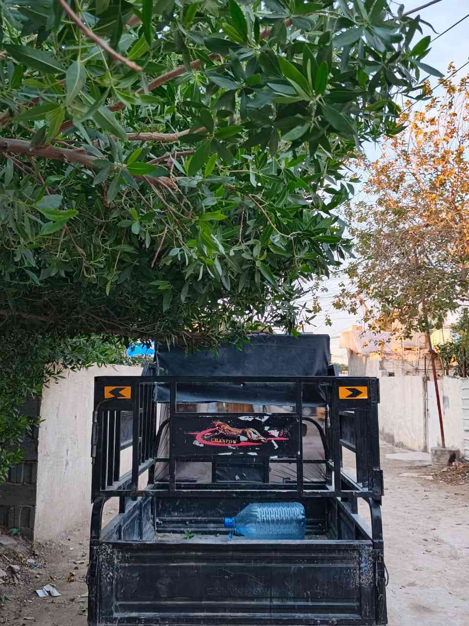 سلام عليكم ستوتة للبيع
موديل 22 مكفولة 
السعر مليونين 
***********
