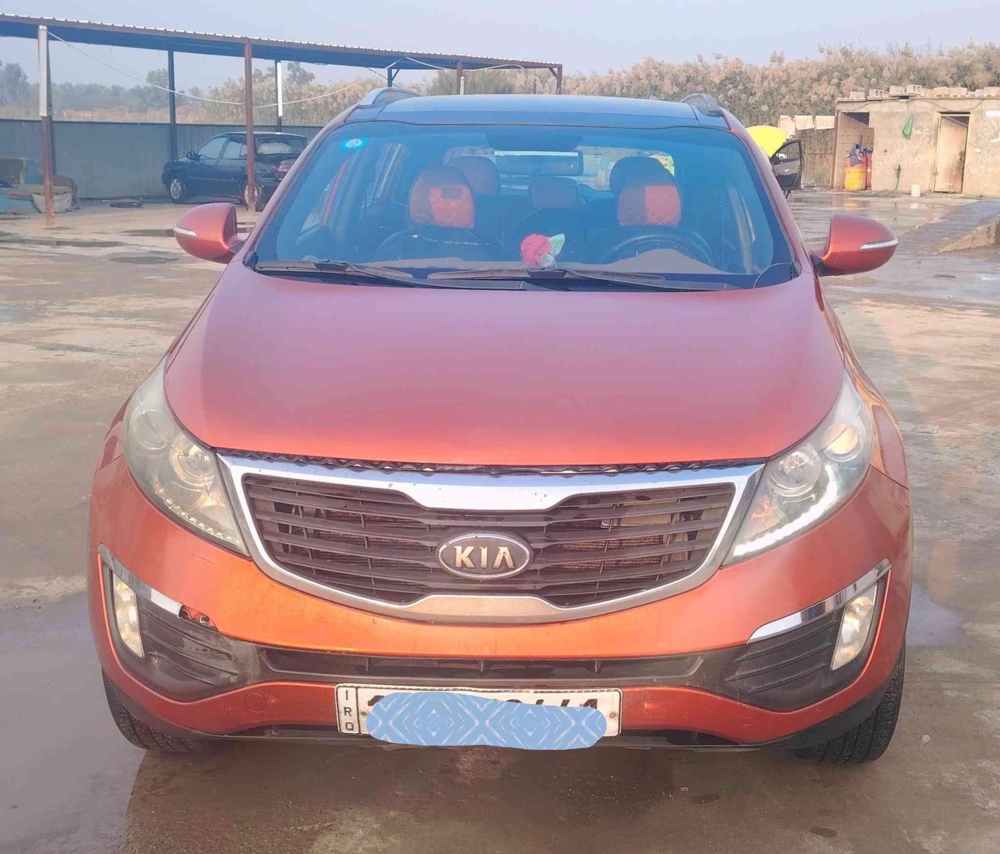 كيا سبورتج خليجي للبيع موديل 2012 - محرك 2000
رقم بغداد انكليزي الجديد بأسمــــي وتحويل مباشــــــــر
صبغ قطعتين فقط باب خلفي وجاملغ تجي تفحص كلشي 
( محرك  -  كير  -  صدر  -  تبريد  -  تدفئة ) خير من الله
مواصفات (كرسي كهربائي - إشارة بالمرايا - مرايا شفط -
فتحة سقف بانورامـــــــا - كاميرا خلفية - تحكم استيرن)
مكانها /  بابل - جبله  -  سعرها / 135 ورقة وبيها مجال
للإستفسار الاتصال على الرقم ***********
