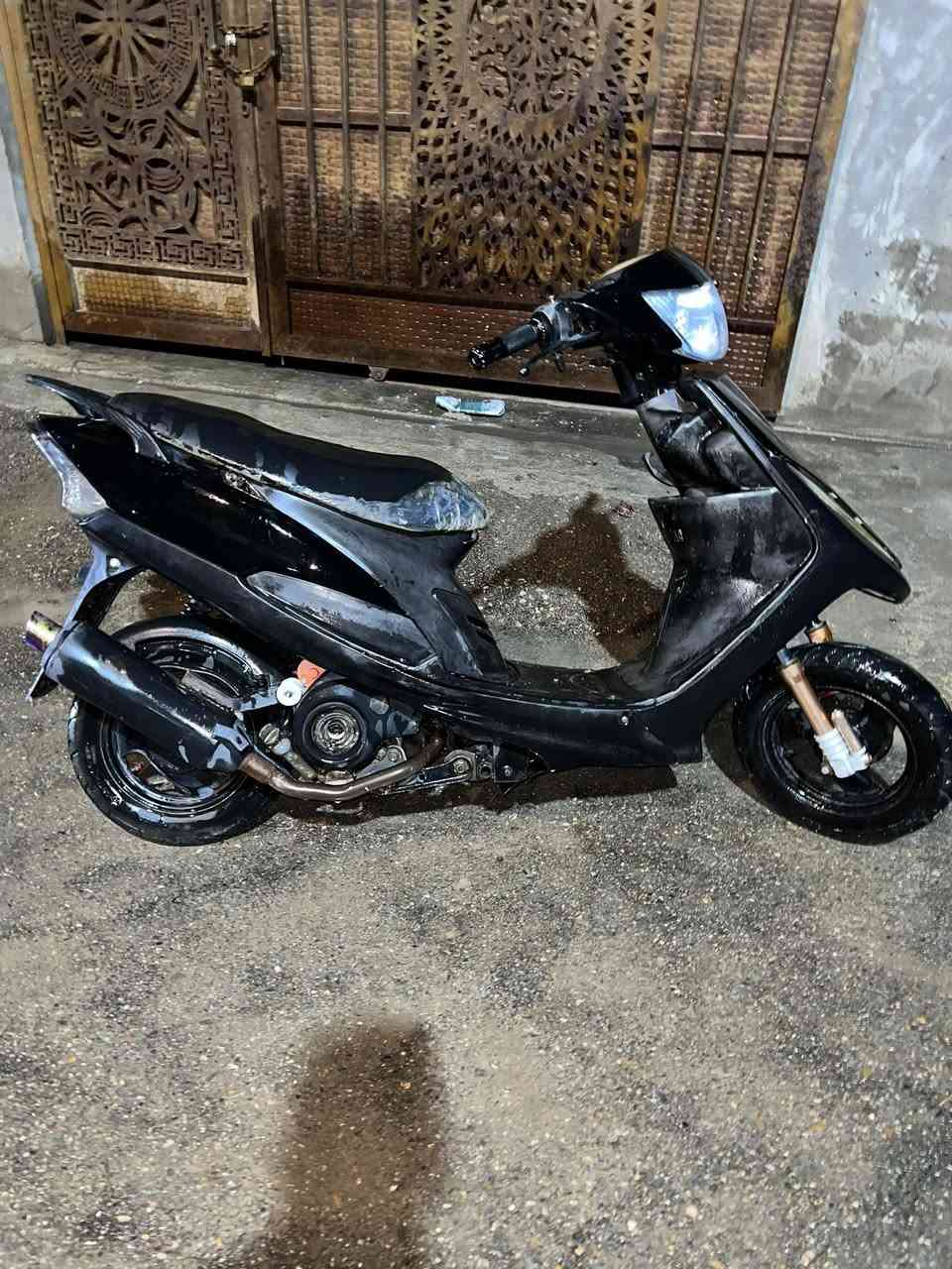 سلام عليكم ماكس عدله للبيع 
موديل ٢٠٠٦
بوشه ٤٩لايت زنون عدسه 
دراجه خير من الله السعر٥٥٠وبيها مجال بسيط للاستفسار 
***********اتصل متواجد خاص
