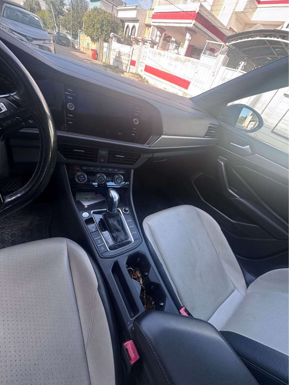 فولكس ڤالگن جيتا 2019 — Rline
فئة Rline مواصفاته معروفة
لون ابيض دخاني جدا مرغوبة
شاشة كبيرة و دشبول 12 لون
سقف اسود بانوراما
رادارات جانبية 
بريك اوتو ستوب
كشنات جلد فاخر لونين ابيض و اسود بلادي
تحكم ستيرن – كشنات تدفئة – اقتصادية بالصرف وثبات عالي بالطريق.
المحرك والگير والتبريد فحص بدون ملاحظات.
الداخلية مرتّبة، جاهزة وما تحتاج أي صرف.

🔧 الضرر: بونيد + جامرلغ و اشوية مقبلات 
ملاحظة // السيارة صارلهة اكثر من سنتين مال بيت و نظيفة احلى من الصور 

رقم صاحب السيارة //   ***********

🔖 السعر: 148 $ بيها مجال للجادّين
📍 مكاني كركوك

📞 [hidden information] كركوك, العراق
