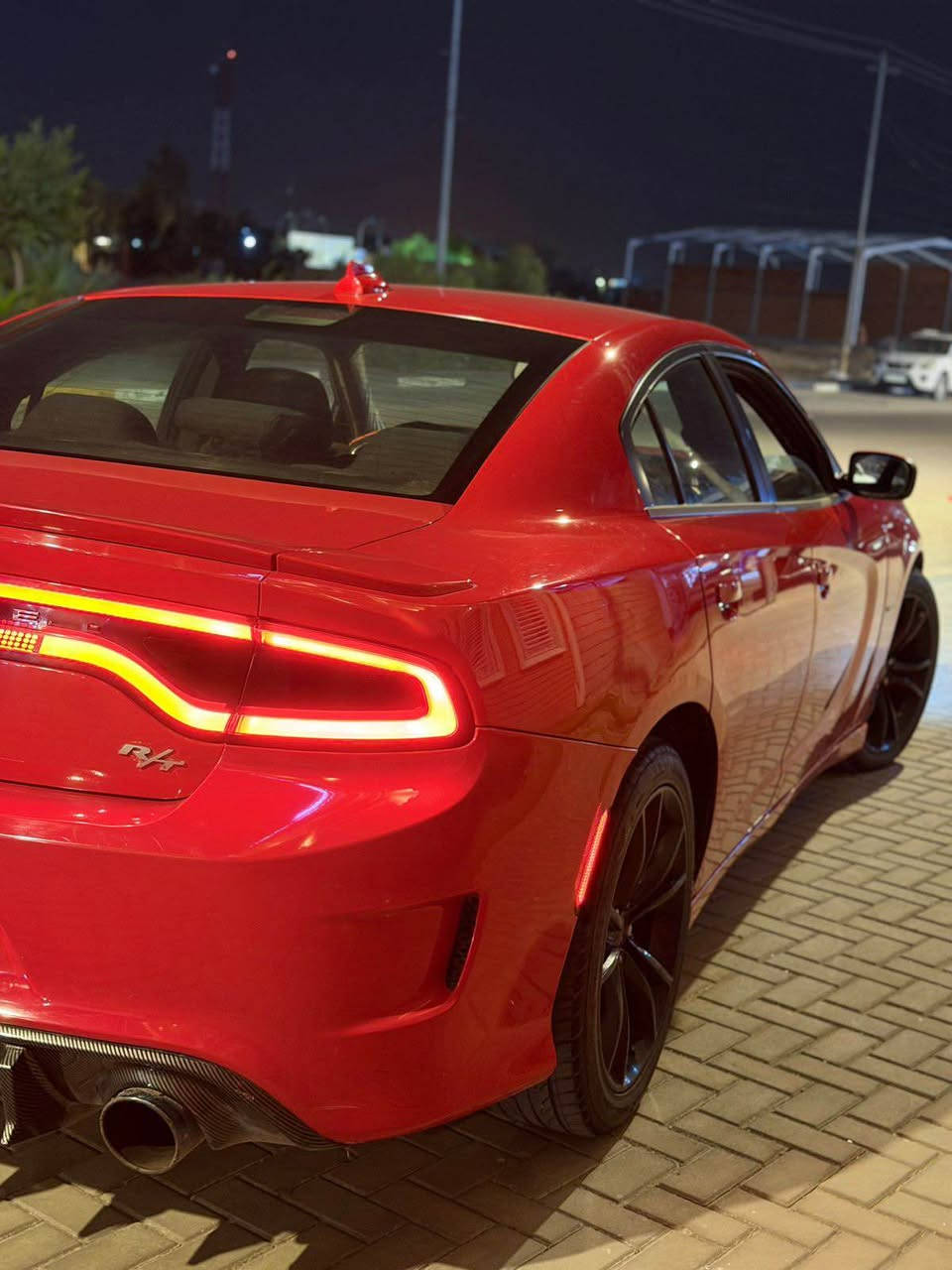 السلام عليكم 
دوج جارجر هيمي كندي لون احمر طماطي مميز  موديل 2017  اصل رقم بصرة تحويل بسمنه 
السيارة فول عدا الفتحة 
حادث السيارة طرف البنيد والجاملغ بدون لغود وشواصي 
السيارة مبرمجها يم مصطفى ايكل 
عليها صوت كلش حلو 
ويلكب ب ٥٠٠ دولار 
شوته وهدرز 
تخم تاير جديد 
تبريد ثلج 
دبل فان رياضي 
خصم الكلام السيارة مصروف عليها هواي 
سعرها ١٧٩ ورقها بيها مجال 
وماكو بهيج سعر  
مكان بصرة ياسين خريبط
رقم الهاتف *********** البصرة, العراق
