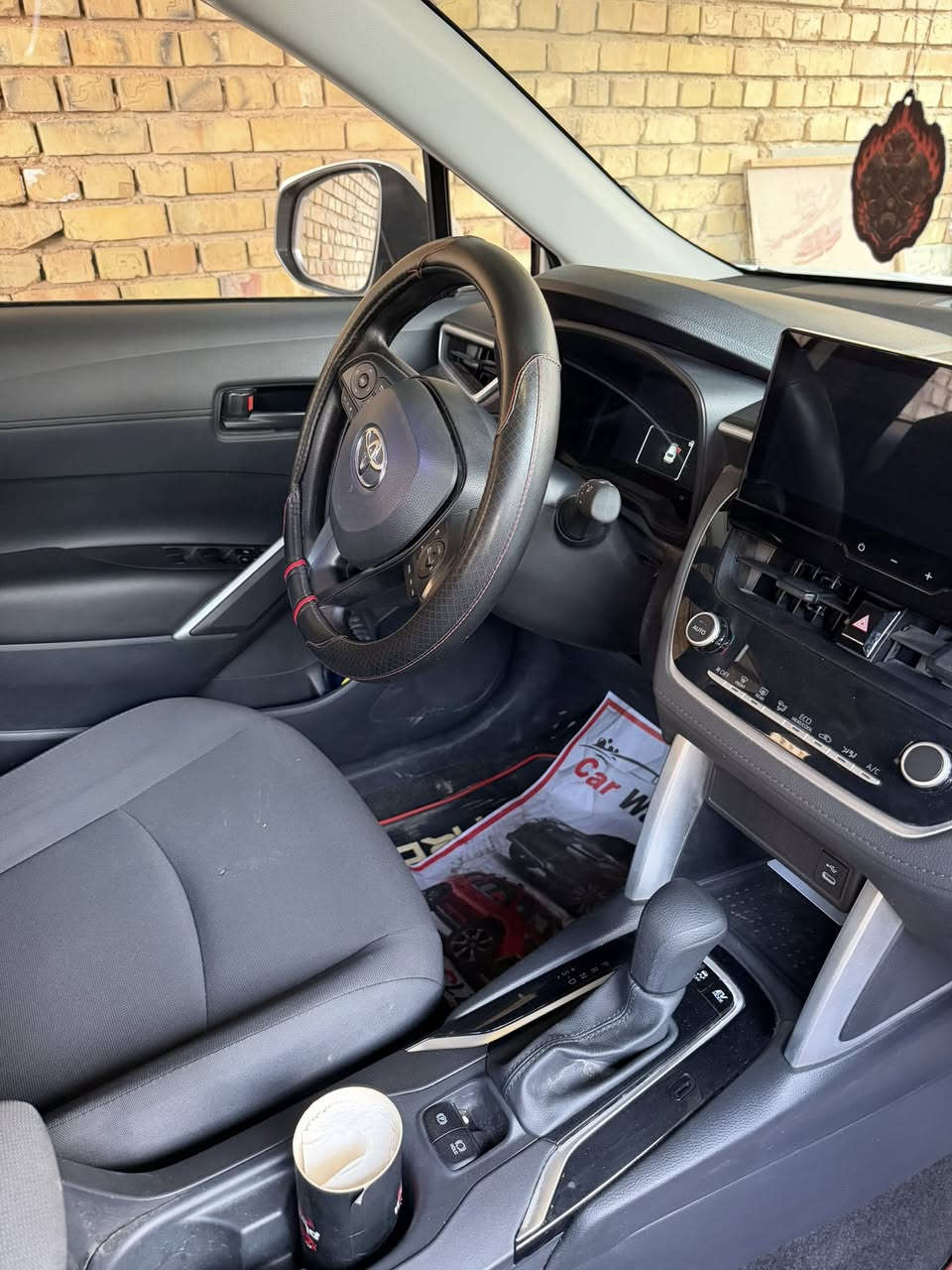 كورلا كروس 2025 هايبرد ماشيه 16000 مكفوله 

شاشة كبيرة اندرويد وكار بلي 

مخمل

بصمة 
 
ويل كب ١٧ 

اشاير بالمري 

سبير ما نازل و العدة بعدهن بجيسهم  

تبريد قطعه

فول تحكم ستيرن 

رادار امامي تحديد مسار و تحذير 
هاند بريك كهرباء 

اوتو هولد 

داريف مود 

Ev مود 
السعر 26 مليون وبيها مجال 
***********
وباقي
