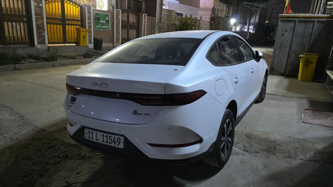السلام عليكم ByD 2025 كن بلاص مرقم ماشيه2000 وقابل للزيادة مكفولة ويل كب كروم لون ابيض الداخل زيتوني مدوشمه كاعيةوصندوق مع الملاحقات السعر 18مليون رقم ***********
