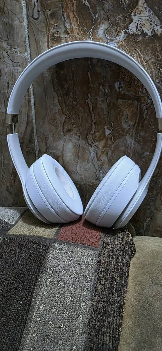 #النسخه_الاصليه_ضمان_سنه غنيه عن التعريف سماعات بيتس اوديو 4 عزل ضوضاء ذكي مع مايكروفونات داخليه شحن فائق السرعه تايب C  زمن التشغيل 40 ساعة استماع متواصل مع كونترول مخفي للتحكم بالوسائط والموسيقى سعره بالسوك ب 240 الف بس هاي لان مستعمله ٣ ايام فقط ابيعه ب 190 الف فقط #مع_الضمان جميع الملحقات الاصليه كيبل والكارتون كله متوفره عنواني بغداد 
الشراي يراسلني


**إذا كنت صاحب هذا الإعلان وتريد حذفه لأي سبب، رجاءا أرسل رسالة إلى الدعم الفني**