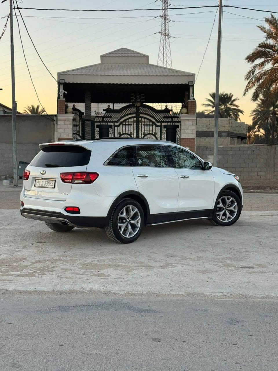 السلام عليكم . سورنتو موديل 2020 وارد امريكي حادث بنيد فقط بدون دواخل ومبدل نفس اللون بدون صبغ 
فول مواصفات اعلى فئة  رقم بغداد دولي.السعر 230 وبيها مجال للاستفسار *********** بغداد, العراق
