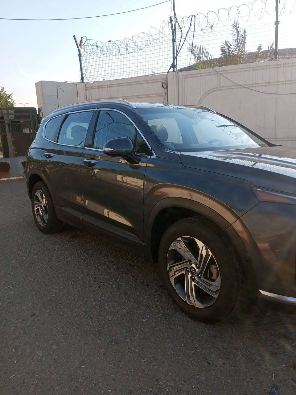 السلام عليكم البيع سنتافيه وأرد مريكي حادثها بجم وتصليج  بل جاملغ خلفي مديل 2023 
فول مواصفات عدة فتحه 
سيارة جاهزة رقم بغداد مرقمها حلو 
تحول ثاني يوام ابيع مستعجل 135 
مكان سيارة بغداد 
رقم تليفون ***********
