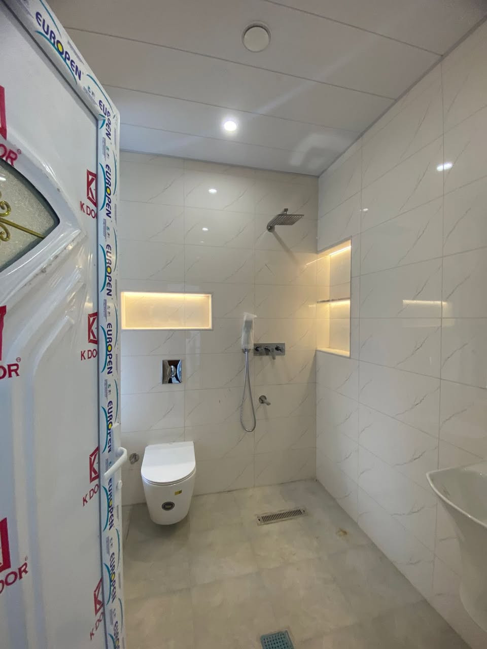 #للايجار____في____السيدية
بيت 80 م مودرن
زيرو – غير مسكون سابقاً ✨

🔹 يحتوي على:
 • 3 غرف نوم
 • صالة
 • مطبخ
 • خدمات بكل طابق

📍 الموقع: مربع الضباط

💰 سعر الإيجار: مليون و250 ألف

📞 للاستفسار:
***********

🏢 مكتب الفهد الهندسي
مقابيل الحكم سنتر
