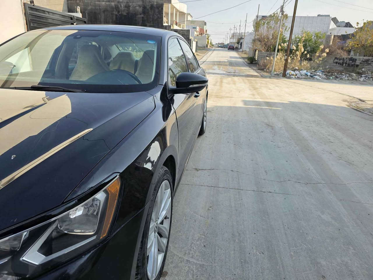 السعر 140$ 
فولكس واكن باسات 2019 امريكي فول سلايد كشن جلد وبصمه ورادار وداخل اصفر ملكي رادار توقف ذاتي.محرك  20 توربو.رقم اربيل الدولي بٲسمي.بيه بطاقة بنزين.الضرر بٲمريكا باب امامي السكن.وبالعراق جاملغ السايق الخلفي بدون دواخل بدون ارباك 
مكان السياره:كركوك
للاستفسار: ***********
*********** كركوك, العراق
