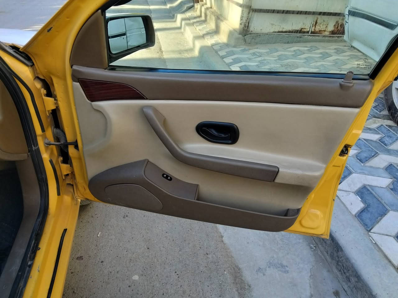 السلام عليكم سمند 11موديل كير محرك صدر بارو داينمو باتري كلهن مامسويهن جديد تبريد شغال فقط بي دكمه مال تشغيل مكسوره بيه باب صبغ بس نسيت ياباب منهم السياره بسمي هيه غرمات ماعليها سنويه ال 27 بيتي بغداد الامين شارع النواب فرع كوفي باب الحارة ***********السعر 34ومجال قليل جدا تحويل ثاني يوم مشروع وطني
