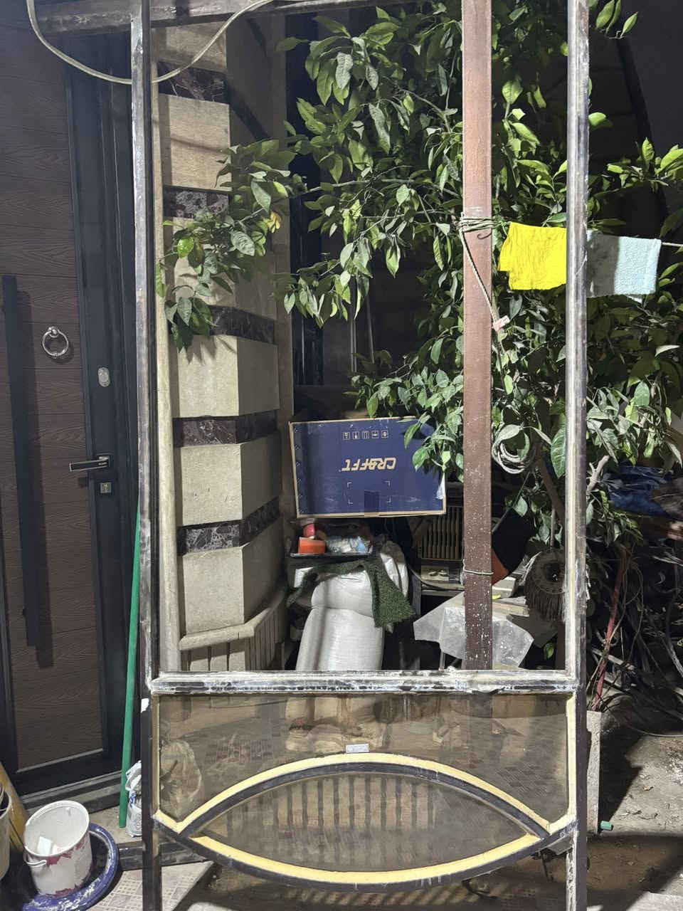 السلام عليكم
عندي ابواب حديد للبيع عدد ٢ نضيفات جدا مع شباك عدد ٣ ايضا نضيفات بالنسبه للسعر على الخاص او الاتصال على الرقم ( ***********)
