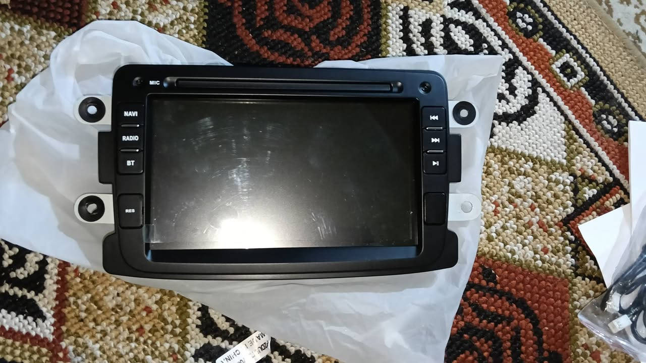 سلام عليكم شاشة اصلية مال بالة جديدة غير مستخدم مال رينو داستر سعره 130صناعة اسبانيا  عنوان بغداد ***********طلعت قطعة واحدة فقط وبل عافية على الياخذه
