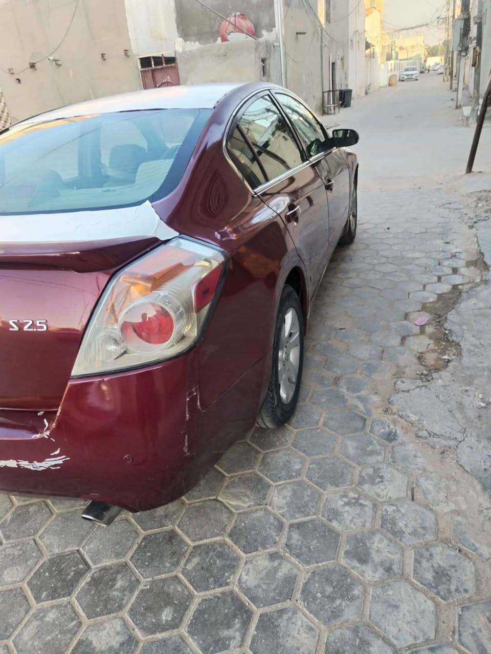 سلام عليكم نيسان التما اصولي بس مابيها مداور صاحبها متوفي ودكها وين ميعجبك مكلف بل نشر رقم صاحبها 
‏‪***********‬‏
السيارة بل نجف
السيارة رقم بغداد حدادية ٥٠/١٠٠ كير مكينة عل شرط
