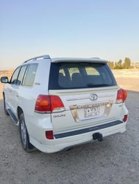 لاندكروز 2008مكفوله بدون صبغ السعر 275 وبيها مجال 07804144586
