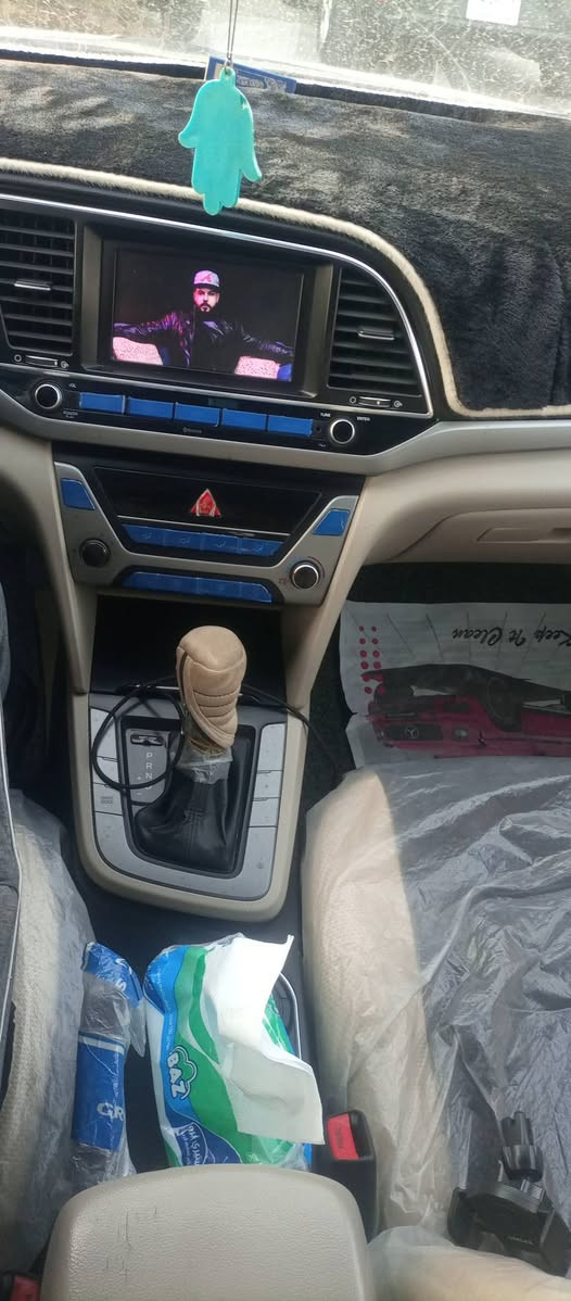 سلام عليكم للبيع النترا خليجي موديل 18
رقم بغداد نكليزي 

سيارة جديدة  بمعنئ الكلمه

فول مواصفات عدا البصمة 

ماشيه 151

محرك 2000 دوش

فتحة سقف 

يدات نيكل 

مري شفط

ويل كب عدد 5 حجم 17

سويج عدد 1

تبريد قطعتين 

ثلاث أنظمة قيادة 

لدات نهاري ليلي

كامرة خلفي

شاشة كبيرة اندرويد 
السيارة(بيها صبغ3قطع)

السعر ١٣٠وبيها مجال مكان السيارة, شارع فلسطين
***********
