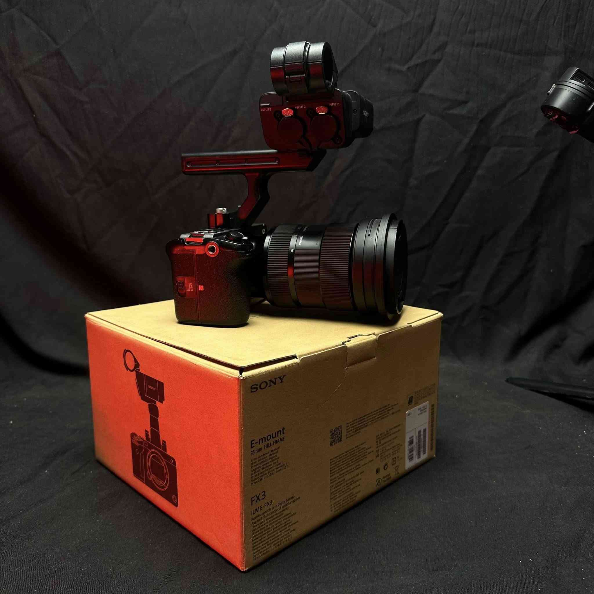 Sony FX3
للبيع سوني fx3 

نضافة 90% 

كما موضح بالصور 

للاستفسار فقط الرقم 

***********
