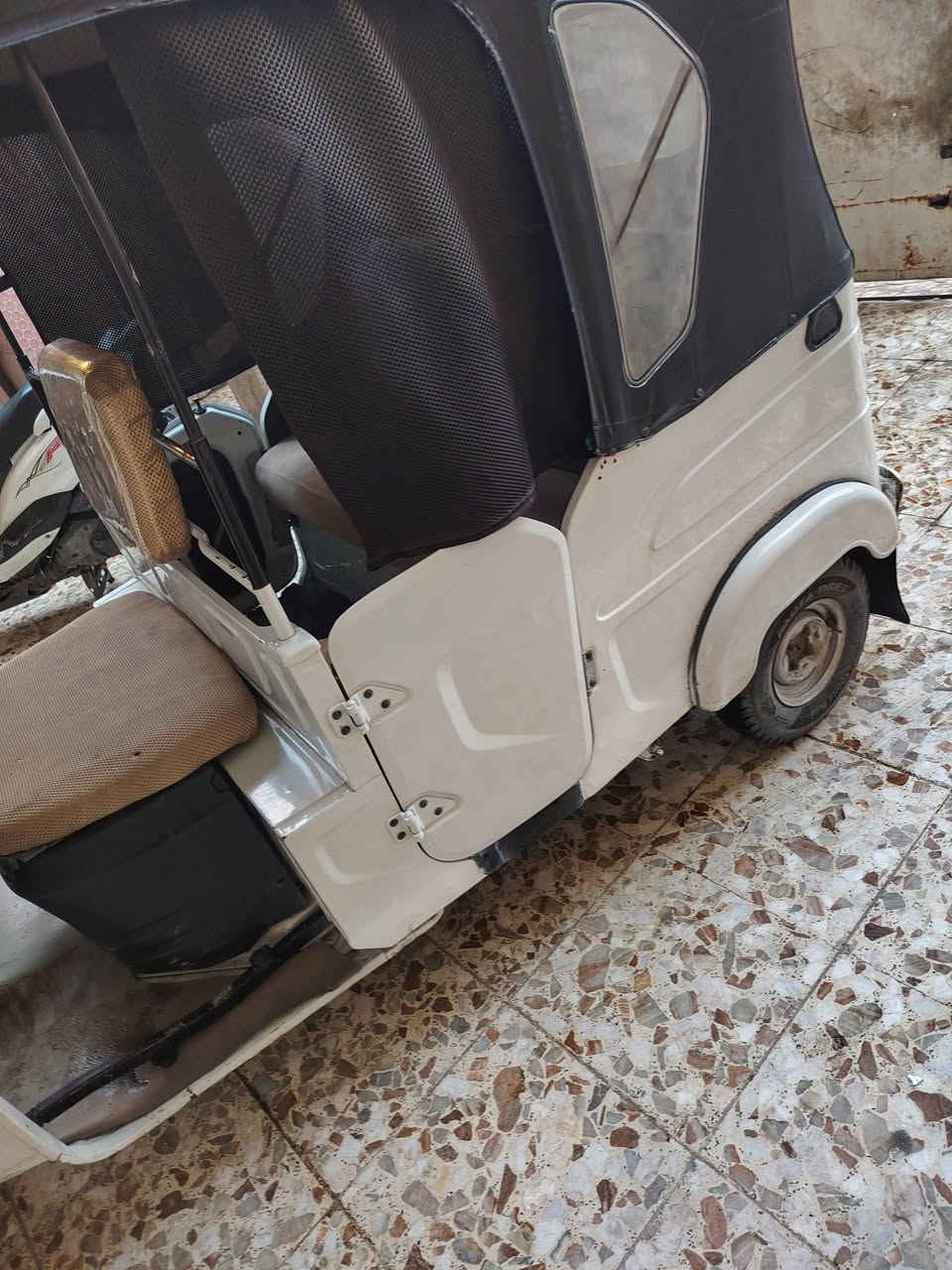 سلام عليكم شباب تكتك موديل 21 شهر 6 تكتك اورق المصطفى اورق مو رقم تكتك كفالة عامه محرك وكشر من عدا الخياسات الدوس محرك ما مفتوح التكتك كفاله العنوان بغداد السعر خاص التصال *********** متواجد الفيس الواتساب
