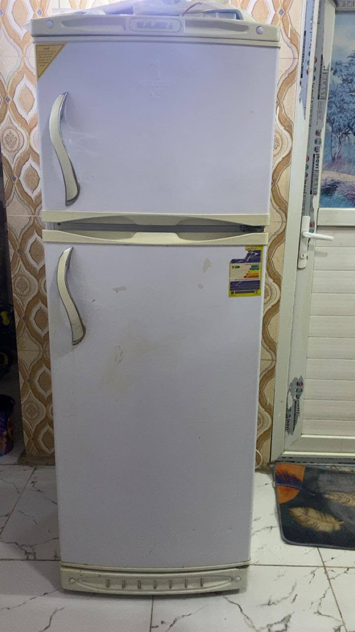 ثلاجه ب 160 وبيه مجال بسيط المجمدة ب 250 بيه مجال بسيط


**إذا كنت صاحب هذا الإعلان وتريد حذفه لأي سبب، رجاءا أرسل رسالة إلى الدعم الفني**