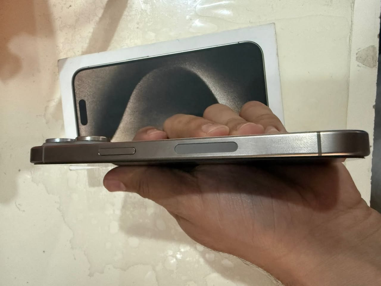 سلام عليكم 
15 برو فقط نسخة  ESIM 
شريحة إلكترونية 
ذاكرة 256
بطارية 89
جهاز نظيف مكفول من كلشي والصورة الاولى مبين كل تفاصيل الجهاز 
السعر 825 الف 
***********
