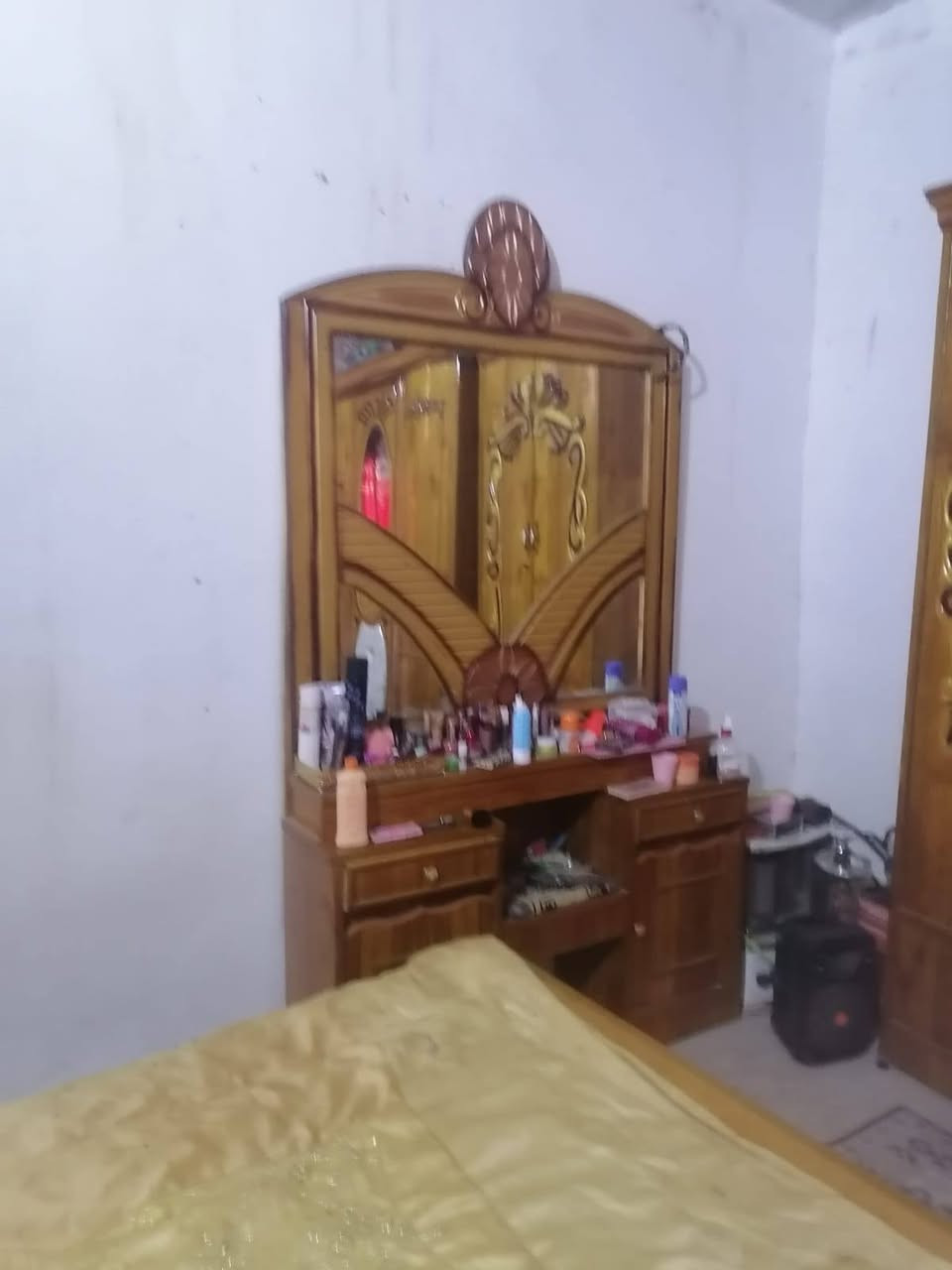 غرفه اخشاب مستعمله ثلاثه اشهر سعر 750 الاتصال على هذا الرقم ***********
