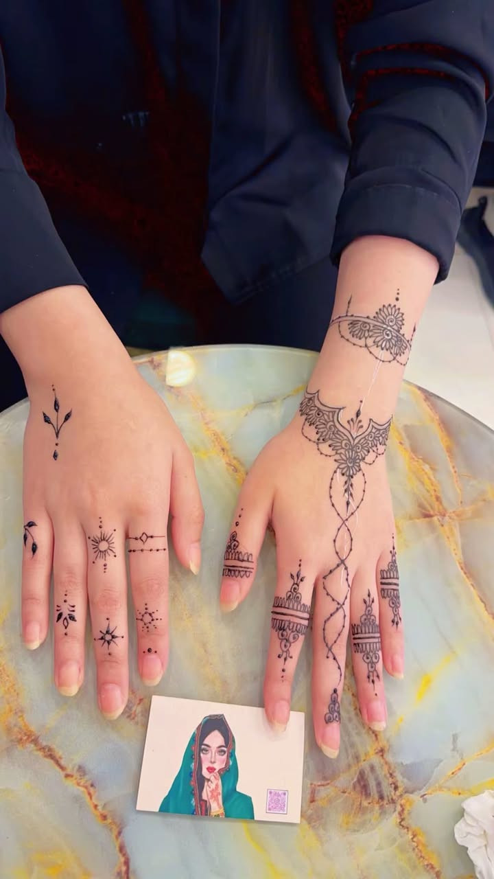 ✨🌿 نقش الحنة 🌿✨
في حي الخضراء 
بأجمل التصاميم وأرقى اللمسات في(بـغـداد)

لكل عروس… لكل مناسبة… ولكل أنثى تحب التميز 💛
نقدم لكم:
💫 نقش حنة ناعم وراقي
💫 نقش خليجي ومغربي فاخر
💫 رسومات عصرية تناسب جميع الأذواق
💫 حنة بلون ثابت وجميل

📞 للحجز والاستفسار 
واتساب 
***********
عنوان
حي الخضراء جنب تيم مارت
