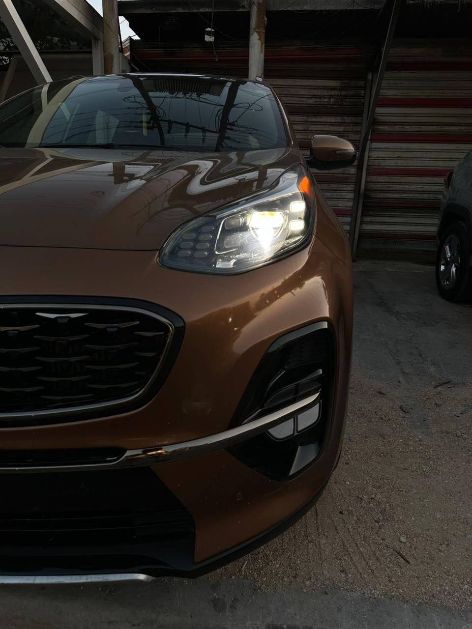 السلام عليكم
سبورتج ٢٠٢٠ اس اكس فول الفول للاخير كلشي ابالك موجود بيه
كشنات جلد وكشنين كهربا وتدفئة
تبريد كشنات وستيرن تدفئه داخل
مشمشي واسود شاشة وتحكم
ستيرن كامل مري اوتو كروس
سرعة وتحديد مسار ونقطة عميا
ورادار وتوقف ذاتي امامي وخلفي
حساسات امامية خلفية لايت زنون
وبروجكتر رباعي والبك لايت لد
وكلة بلاد طبعا بانوراما ويل ١٩ مال
جيتي لاين تخم تاير جديد محرك ٢٠٠٠
تيربو مو ١٦٠٠ ماشية ٦٩  بيه صبغ جاملغ ايمن وشوي من الباب وبيه بارد جاملغ ايسر وشوي من الباب البنيد بدون صبغ يعني السعر IV٨$ وبيه مجال
مكانة حي الجامعة شارع المركز 
للأستفسار
***********
