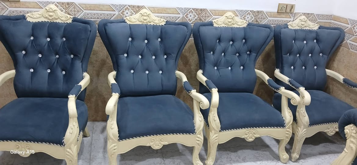 تخم قنفات ملكي نضيف عشر مقاعد السعر ٤٠٠ وبيه مجال لتواصل *********** واتس
