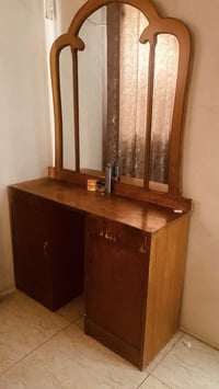 غرفة صاج خشب عراقي نظيفه  السعر (550 ) الف وبيها مجال  الاتصال ع رقم 0...