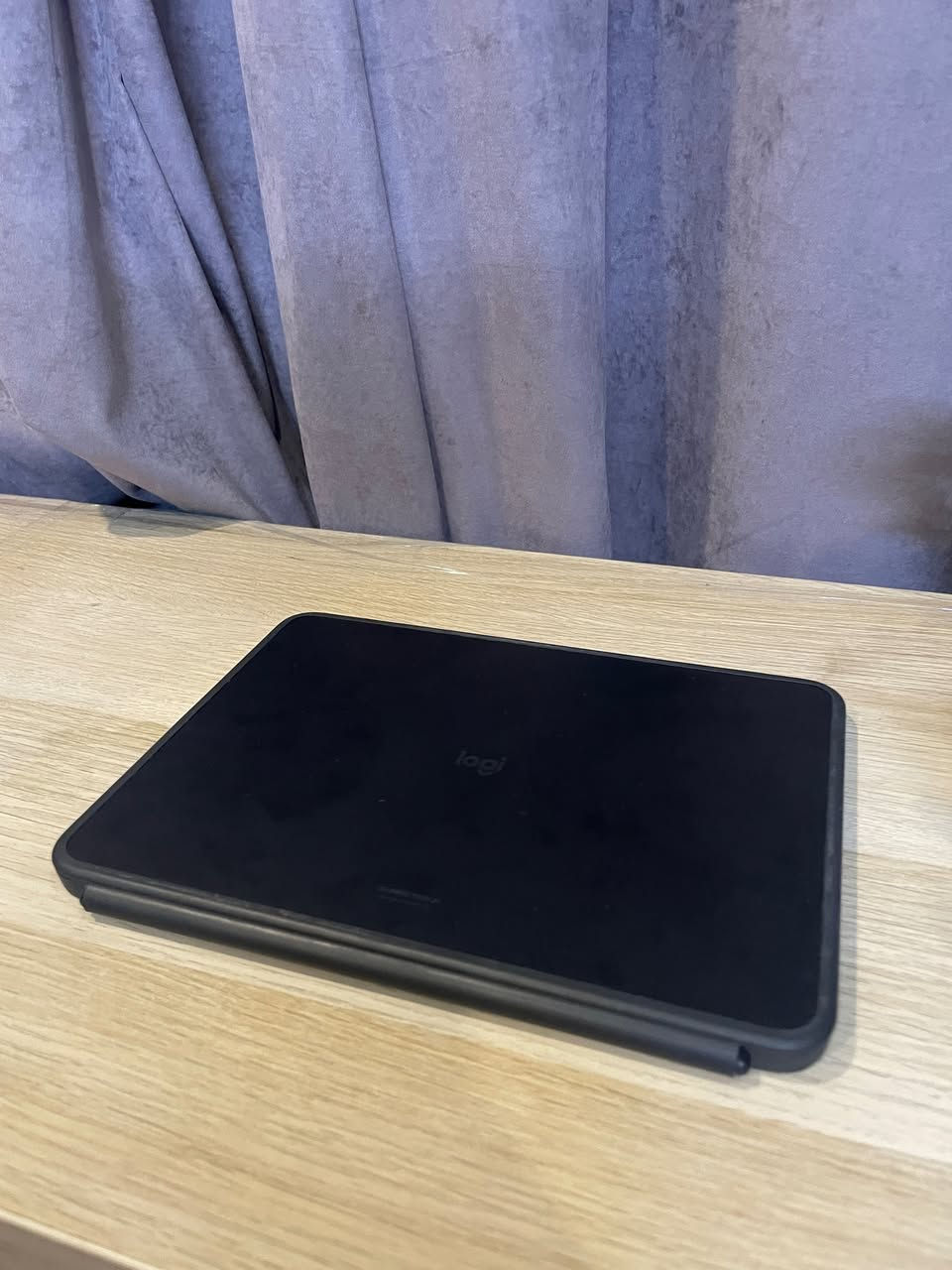 كيبورد وماوس لوجيتك كومبو تج اصلي مدعوم من ابل رسميا وبيه كل مزايا كيبورد وماوس ابل يستخدم البنات الاصلية مثل الكيبورد الرسمي لا بلوتوث ولا شحن يربط مباشرة بالايباد وممكن ان ينفصل عن الكوفر بسهولة

الكوفر بيه ستاند ايضا

خاص بالايباد برو 11 انج معالج M4 و M5

Logitech Combo Touch for iPad Pro 11 M4 & M5

اصلي مشتريه من امزون واستعمال شخصي

سعره 150 الف واكو توصيل لكل العراق


**إذا كنت صاحب هذا الإعلان وتريد حذفه لأي سبب، رجاءا أرسل رسالة إلى الدعم الفني**