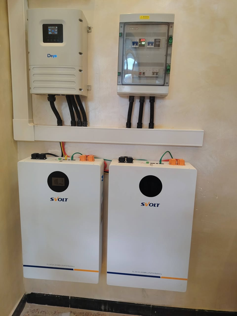 منزل آخر يودع الانقطاع المستمر للتيار الكهربائي
حيث تم تجهيز المنزل بمنظومة طاقه شمسية 20A 
ليلي نهاري 4 ساعه ليلا 
بالاعتماد على
1-انفيرتر من ماركه 6kw Deye ip 65 ضمان 5 سنه
2-بطاريه ماركه 10kw svolt ضمان 5سنه 
3- ألواح ماركه لونجي 615w ضمان 15 سنه 

للحجز و الاستفسار التواصل واتساب
قسم الصيانه/***********
قسم المبيعات /***********
