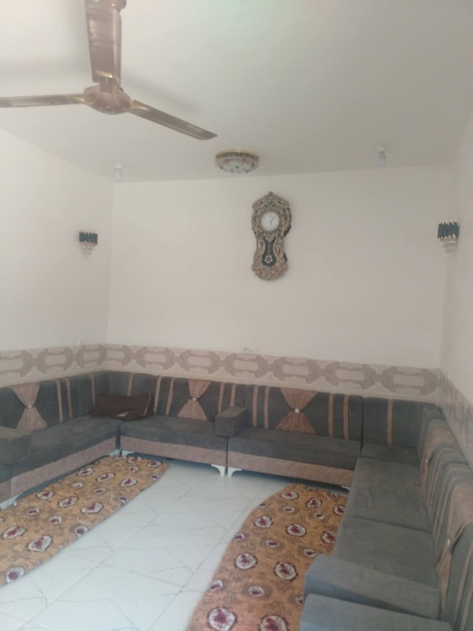 بيت مساحه 200 متر طابو زراعي سند ٢٥ المساحه ٢٠٠ يحتوي على غرفتين نوم وصاله ومطبخ واستقبال صب كونكريت مجاري خفيفه ع الشارع بناء حديث وجاهز من كلشي للاستفسار الاتصال على الرقم ***********  ***********
