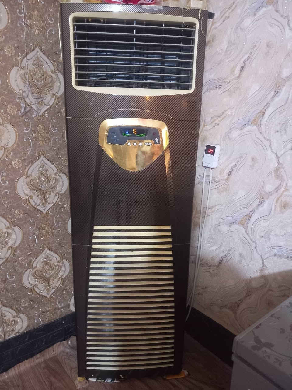 السلام عليكم عندي سبلت كنتوري 3طن للبيع عله الفحص النوع كرافة العنوان ابوغريب الاستفسار  ***********
