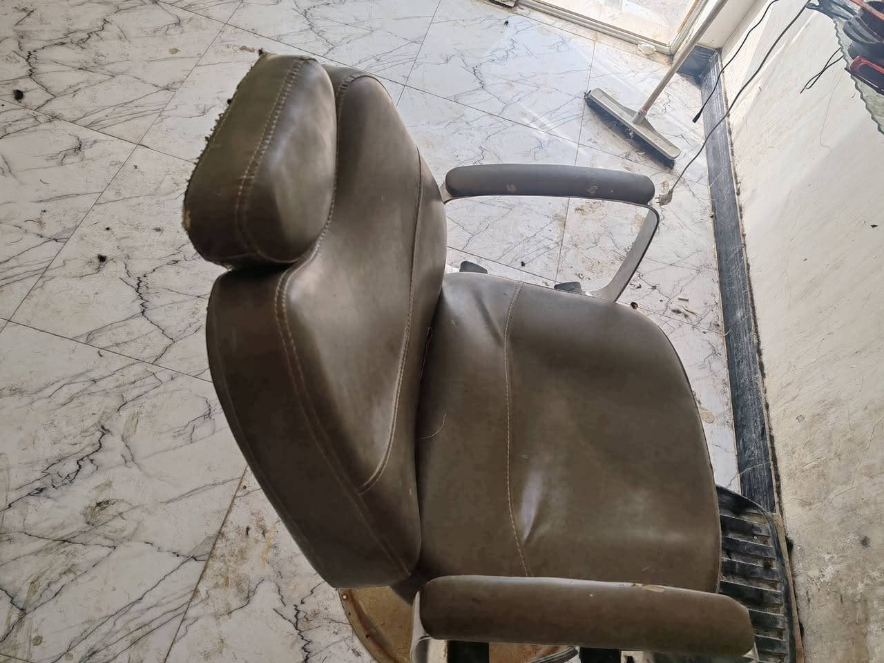 كرسي جديد جان متروك والله نضيف عوزه ترتيبات جكه شقال سعره تسعين الف هذه رقمي تدلل ***********
