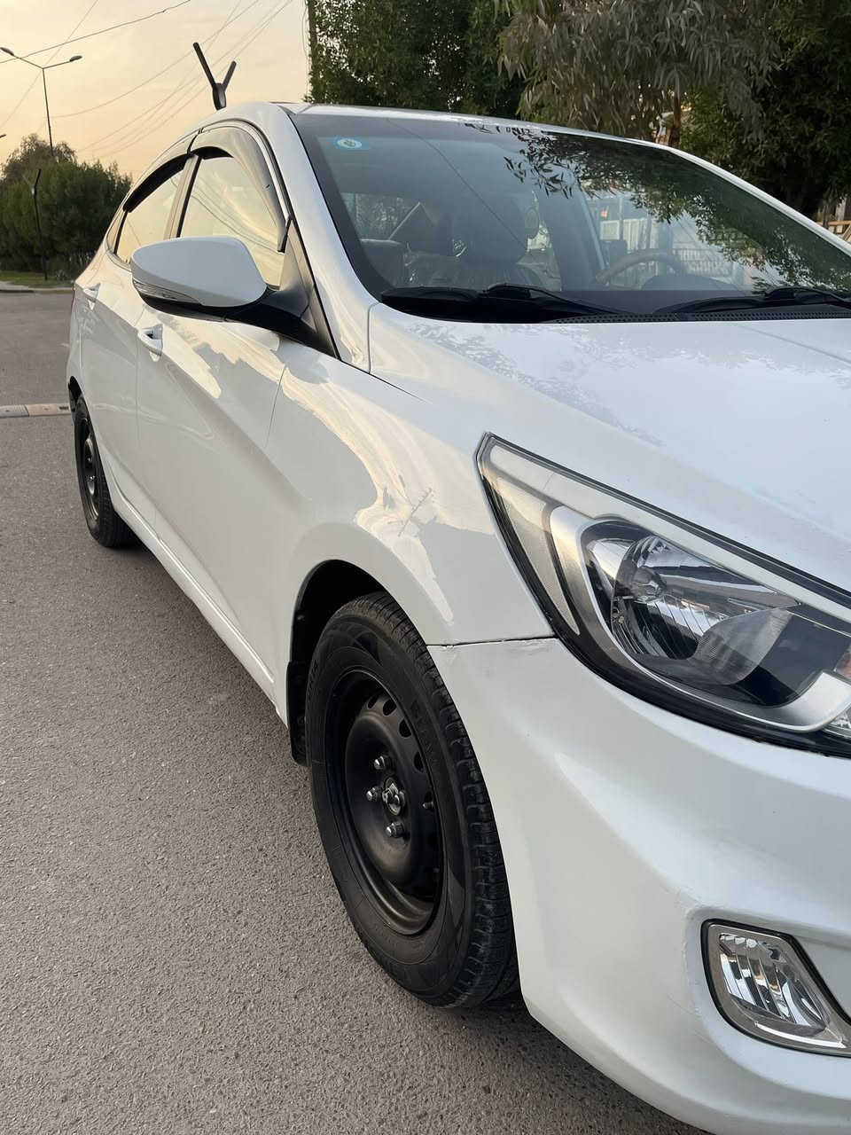 السلام عليكم
هونداي اكسنت خليجية فول مواصفات 1/1 موديل 2016 مكفولة كفاله عاااامه من  الضربة والصبغ والتبديل
عدا  فعصه موضحه داخل المنشور 

رقم بغداد الانكليزي لوحات جديده بأسمي 
سياره كلشي مناقصه جدا نظيفه امانه 

-كير محرك بلاديات ممفتوحات كفاله
-حجم 1600 دوش قطرتين المرغوبه 
-كير اوتماتيك
-نظام Eco 
-لدات زنون  حاجب 
-تبربد +تدفئه شغالات فول 
-صدر جديد تخم تاير جديد
-فتحة سقف سلايد روف
-شاشة كامرة 
- اشاير بالمري 
-داخل لونين بيجي واسود

السعر:-123 $ بيه مجال

العنوان :-بغداد الحريه دور نواب الضباط

 الرقم :- ***********
