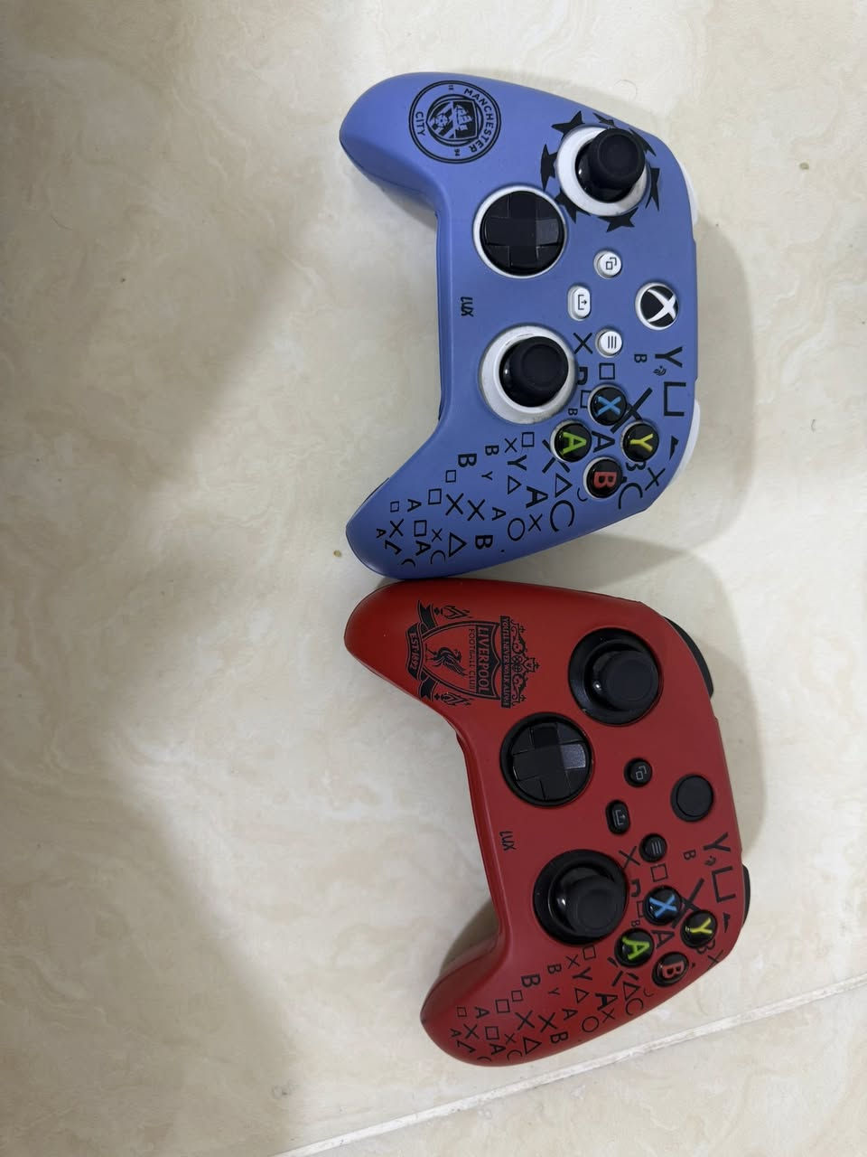 السلام عليكم 
Xbox one series s للبيع 
جهاز نظيف مستعمل شهر ونص ما مفتوح مع كافه ملحقاته + يده إضافيه اصليه لوك ستيكر  + بي حساب كامل وجاهز + كيبل hd .بسعر 350الف قفل 
*********** المكان الفلوجه
