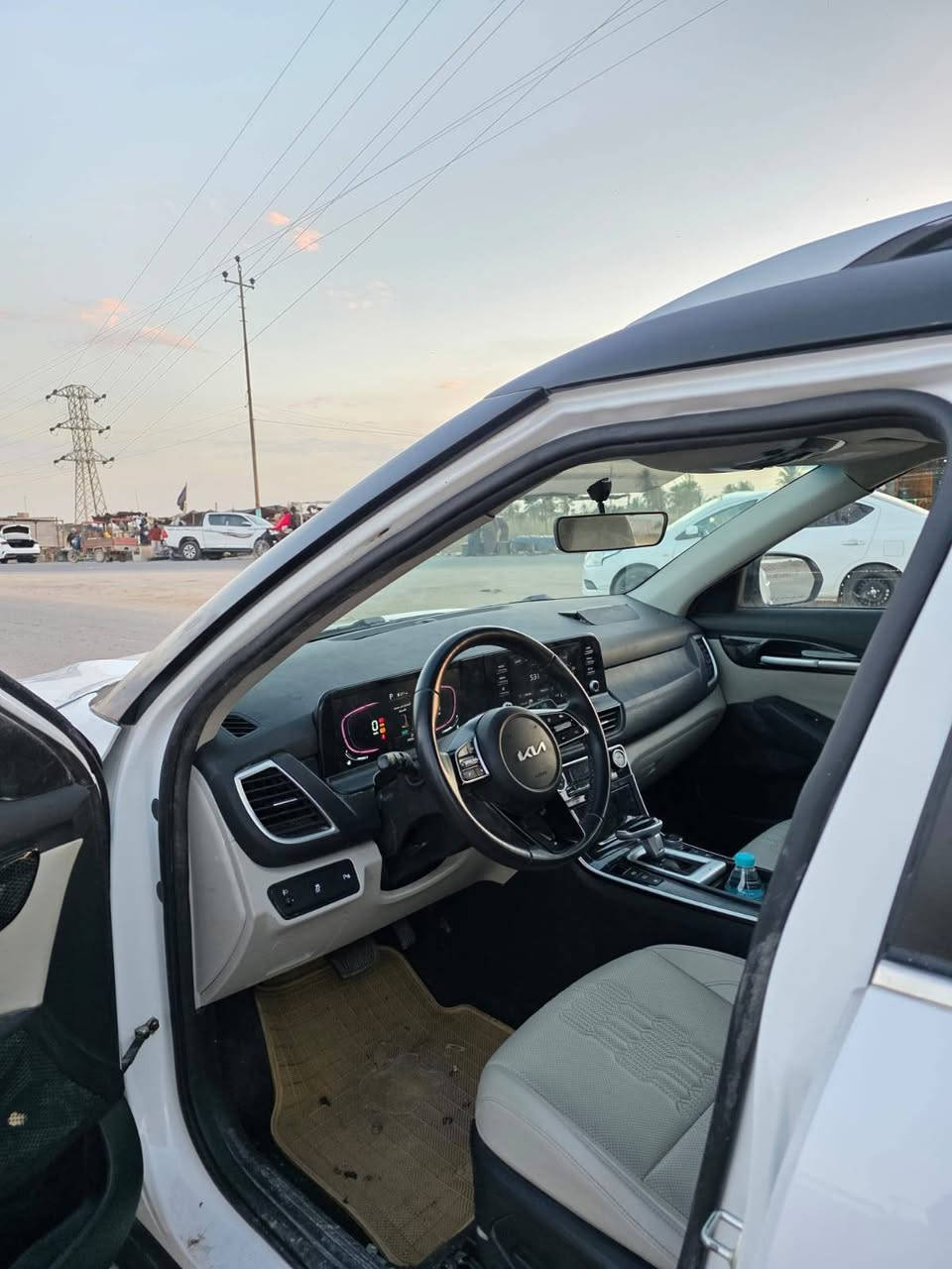 کیا سیلتوس موديل 2024 فول مواصفات بانوراما
بصمه ماشيه 20 الف
وارد خليجي مضروبه بالعراق مكينه 2000 السياره خير 
من الله السعر 135 مكان السياره بصره قرنه بني منصور
الاستفسار
*********** البصرة, العراق
