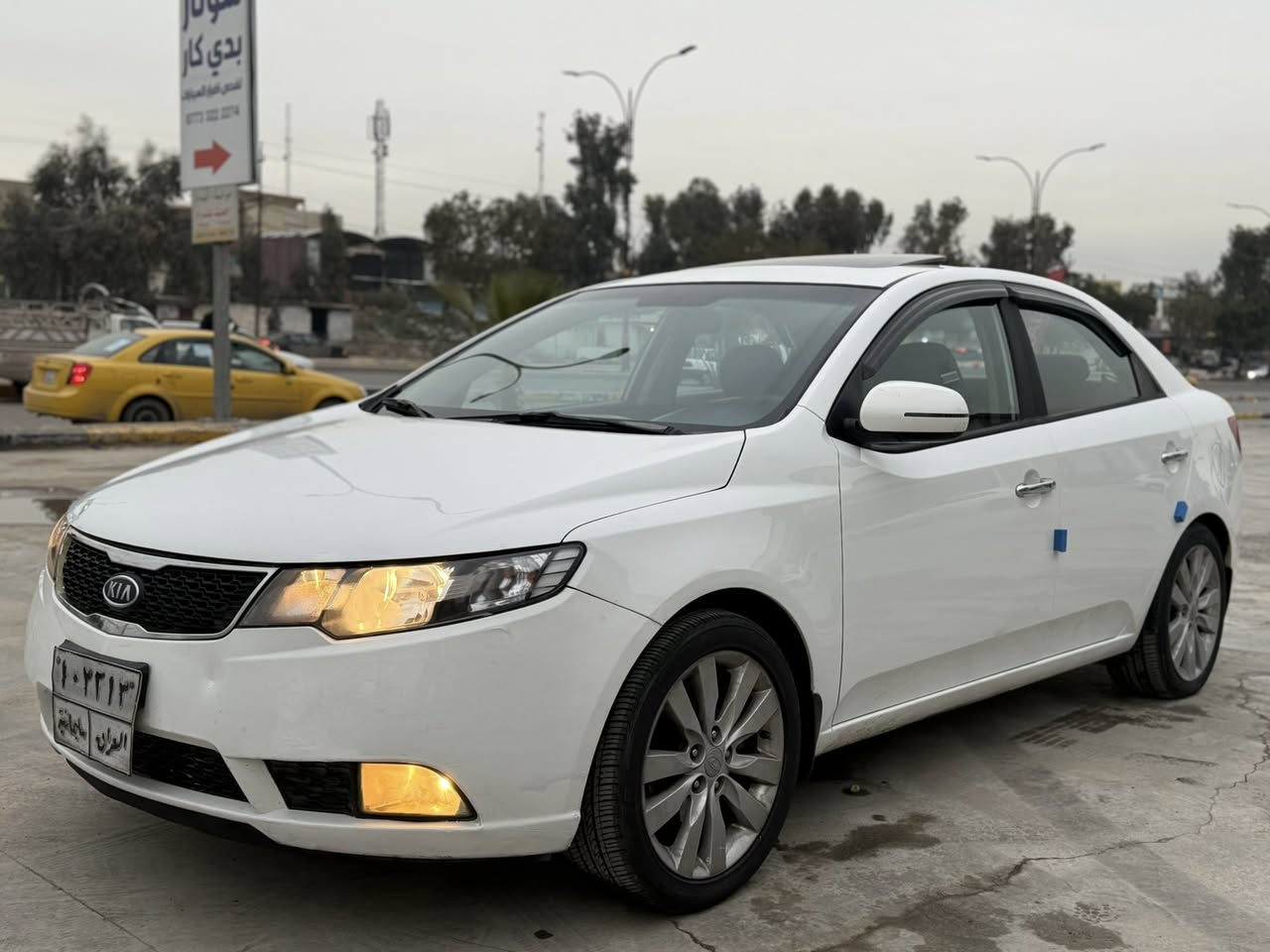 للبيع
سيراتو  ٢٠١٢  خليجي فول لمتد مواصفات خاصة 
بصمة /  فتحة /تبريد بيانو /مرايات شفط/ شفتات ستيرن /كير رياضي ٦ نمر / ويل ١٨ / ٥ ويل/ABS/ رادار خلفي /اشاير مري
بيها بابين النفر وحافة الجاملغ يم الباب الخلفي ودوسات  بدون دواخل 
كير ومكينة شرط /مكينة مفتوحة 
السعر  ١٠٨ 
عليها غرامات ٦٤٠ الف  تنزل من السعر 
مكان السيارة الموصل 
للتواصل  ***********
