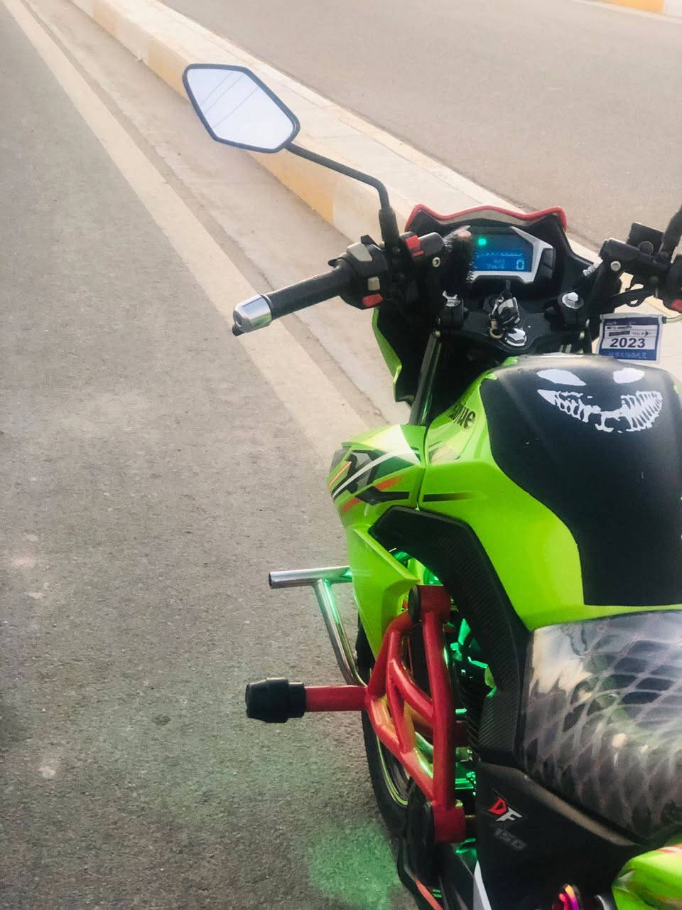للبع هاوجي نوع.df مسجل رقم وسنويه موديل 23 دراجة نضيفة بمعنى الكلمه تجي وتشوفها بعينك سعرها 22 مكاني الرمادي جزيره الخالديه رقمي ***********
