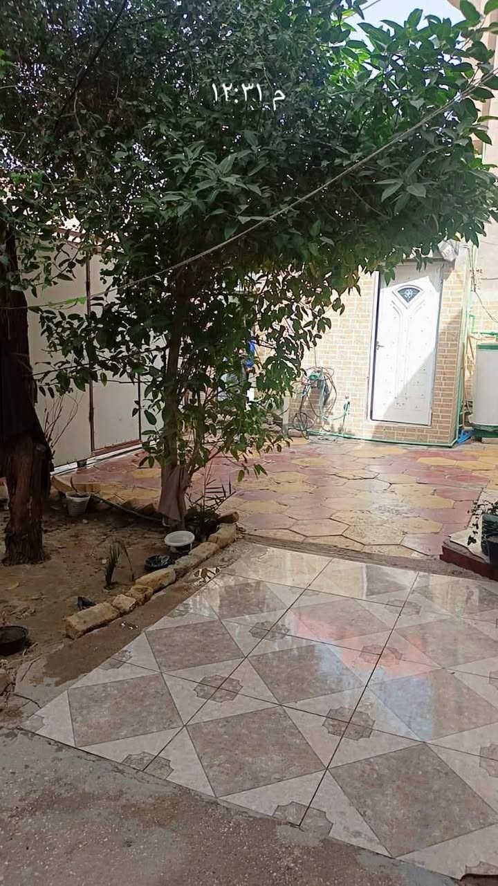 بيت للبيع طابو صرف الهلاجيه اول مربع خلف صيدليه مساحه 200 كامل خدمات مقرنص تبليط ***********
