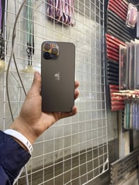 13 برو ماكس الجهاز جداً نضيف  بطارية 90  256 الجهاز وتر ممفتوح ابد فقط...