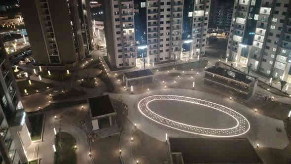 🏢 شقة للبيع في #بغداد قرب #مطار_بغداد_الدولي 
📍 #الموقع:  مجمع البروج السكني  

✨ #المواصفات:  
▫️ المساحــــــة //   197 م²
▫️استلام الشقة الشهر الثاني 2026
▫️المرحلة الرابعة G
▫️الطابق الثامن 
▫️اطلالة خارجية مميزة 
....................
#محتويات_الشقة
 _ 3 غرف نوم 
_ صالة 
_ مطبخ جاهز  
_ 3 حمامات
---------------------------------
📞 للاستفسار والمعاينة: 
الاتصال على الارقام :
***********☎️ واتساب    
او مراجعة المكتب 
الحلة _ الكرامة الشارع المشجر مجاور اسواق المطار 1 
--------------------------------
✅ نستقبل جميع عروضكم السكنية 🏠 والتجارية 🏡 بكافة مناطق الحلة 
……………………………
